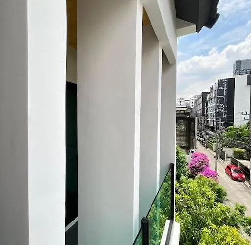 Holiday home Cozy Spacious 4br Villa, 12pax, 200m Bts Phrakhanong, 10min Thonglo, Fast 500mbps Wifi *