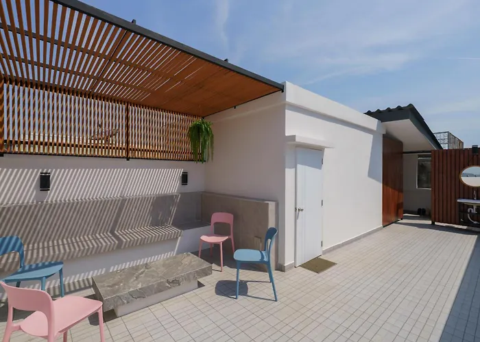Holiday home Cozy Spacious 4br Villa, 12pax, 200m Bts Phrakhanong, 10min Thonglo, Fast 500mbps Wifi Bangkok