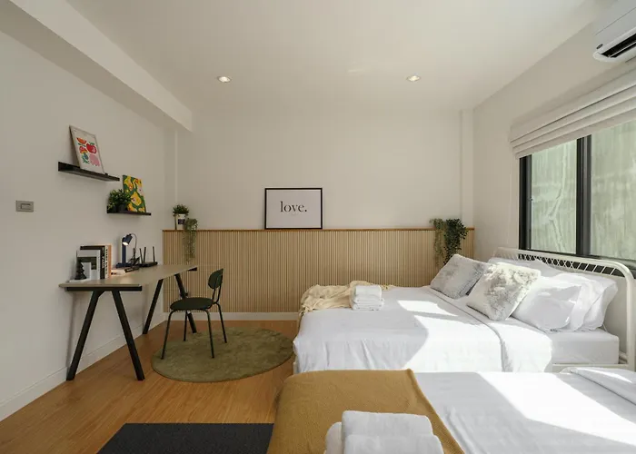 Cozy Spacious 4br Villa, 12pax, 200m Bts Phrakhanong, 10min Thonglo, Fast 500mbps Wifi Holiday home Bangkok