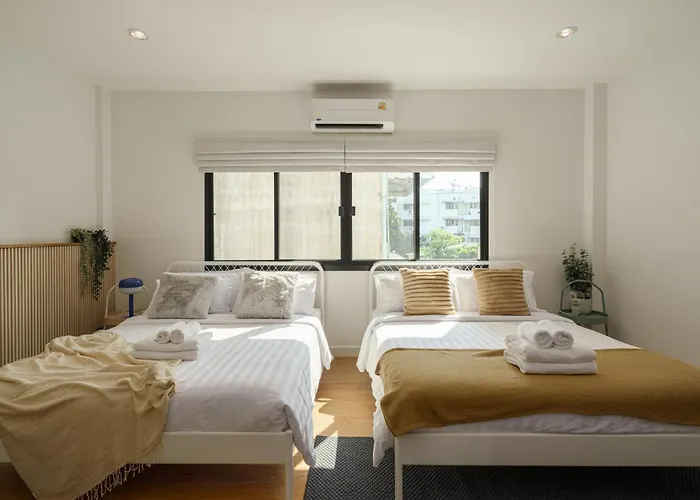 Holiday home Cozy Spacious 4br Villa, 12pax, 200m Bts Phrakhanong, 10min Thonglo, Fast 500mbps Wifi Bangkok