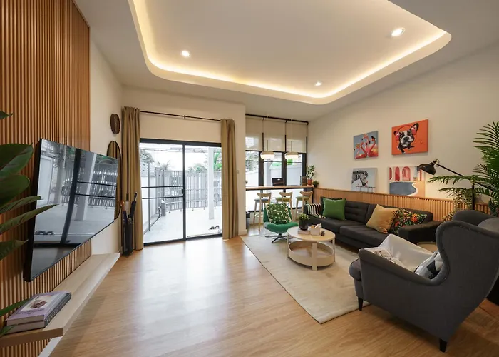 Holiday home Cozy Spacious 4br Villa, 12pax, 200m Bts Phrakhanong, 10min Thonglo, Fast 500mbps Wifi *