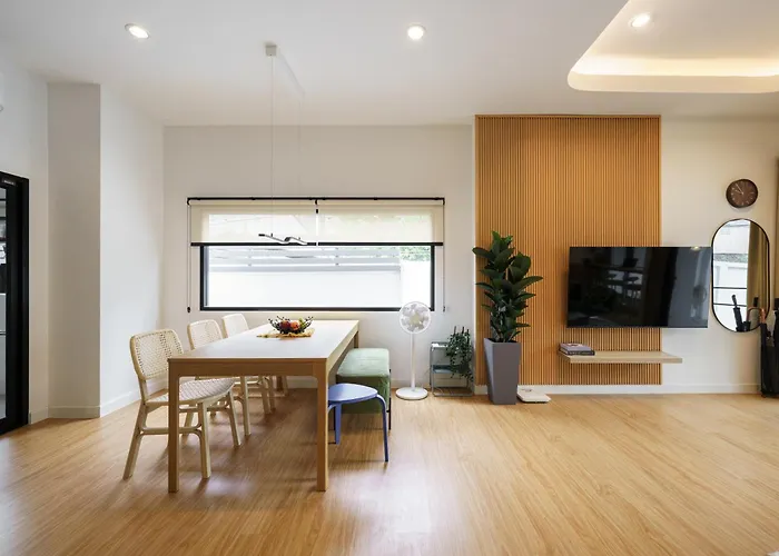 Cozy Spacious 4br Villa, 12pax, 200m Bts Phrakhanong, 10min Thonglo, Fast 500mbps Wifi *