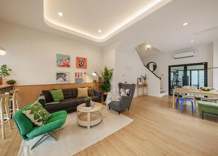 Cozy Spacious 4br Villa, 12pax, 200m Bts Phrakhanong, 10min Thonglo, Fast 500mbps Wifi * Bangkok