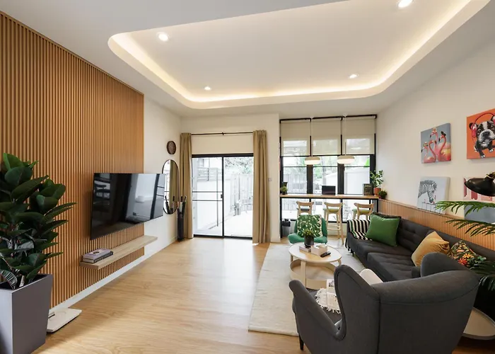Cozy Spacious 4br Villa, 12pax, 200m Bts Phrakhanong, 10min Thonglo, Fast 500mbps Wifi *